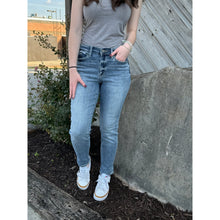 Load image into Gallery viewer, Judy Blue~Weekender Boyfriend Fit