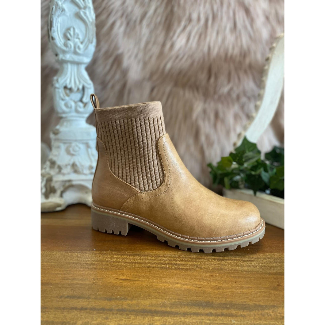 Cabin Fever Boots Size 8