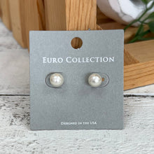Load image into Gallery viewer, Pearl Stud Earrings Gold 8mm
